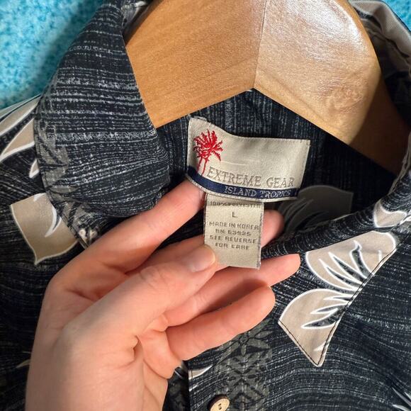 Extreme Gear Mens L Hawaiian Shirt Gray Tan Floral 100% Poly Made in Korea - Picture 8 of 14